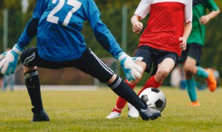 足球比赛中最常用的阵型有哪几个（足球比赛中常见的阵型有哪些）