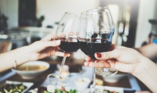 樱桃和红酒一起吃吗 樱桃跟红酒能一起吃吗