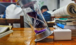 乱入池中看不见的下一句作者是 乱入池中看不见的后一句