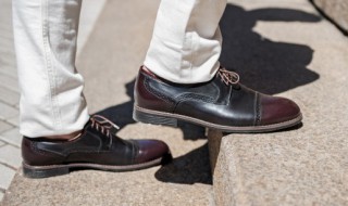 皮鞋怎么系鞋带好看又简单（皮鞋鞋带怎么系最好看）