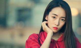 休闲一步裙搭配什么上衣好看（休闲一步裙搭配什么上衣图片）