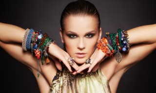 黑曜石手链带哪个手比较好 黑曜石手链配什么好看