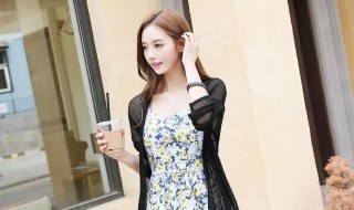 吊带裙搭配什么衣服好看(吊带连衣裙搭配什么外套好看)