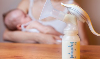 母乳放保鲜袋里冷藏可以放多久（母乳放保鲜袋里冷藏可以放多久不变质）