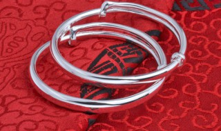 银镯子怎么保养（银镯子怎么保养不变黑）