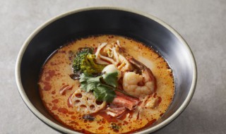 麻辣烫高汤的熬制方法 麻辣烫高汤的熬制方法及配料视频