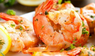 烧烤虾的腌制方法（烧烤虾的腌制方法和配料）