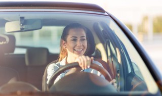 树汁滴在车上怎么清洗（树上汁液掉车上怎么清洗）