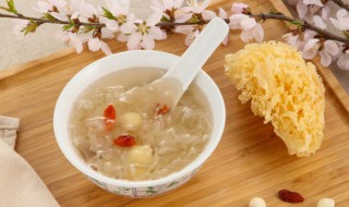 银耳羹什么季节吃最好（银耳羹什么时间吃好）