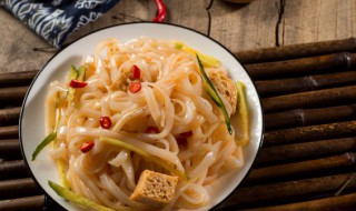 正宗凉皮凉拌的做法 怎样做凉拌凉皮