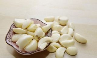 大蒜怎么烧好吃（新鲜大蒜怎么烧好吃）