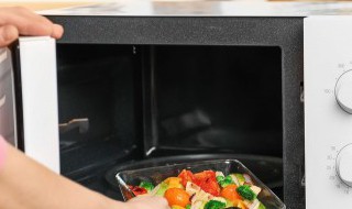 陶瓷碟子可以放微波炉吗 微波炉可以用瓷碟子加热吗