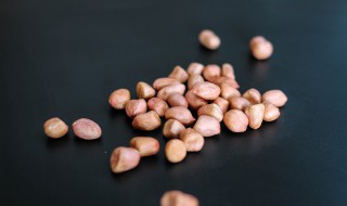 微波炉烤花生怎么样才好吃（微波炉怎么烤花生好吃窍门）