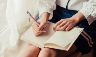 大庭广众的意思和造句（大庭广众的例句）