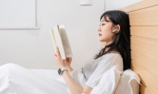 毫不相让的意思 三眼一板的意思