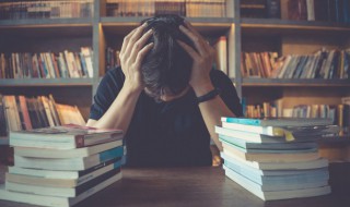 王字旁两个土念什么（王字旁一个两个土）