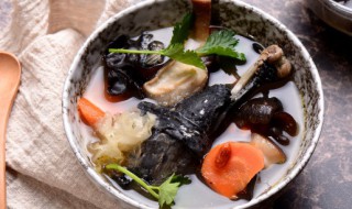 柠檬鸡汤的做法（柠檬煲鸡汤）