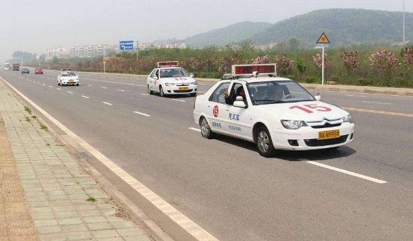 道路驾驶技能考试是不是科目三