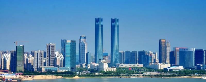 红谷滩的双子塔有多高（红谷滩绿地中心双子塔）