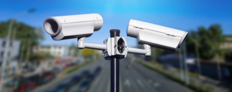 黑色衣服在监控里为啥是白色（监控为什么晚上黑色衣服是白色）