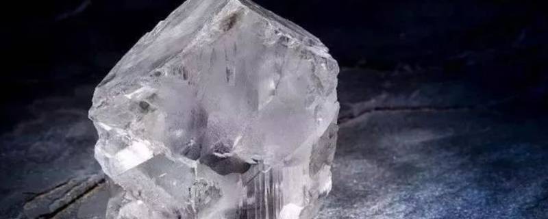 金刚石可以燃烧吗 金刚石可以燃烧吗?着火点又是多少呢?