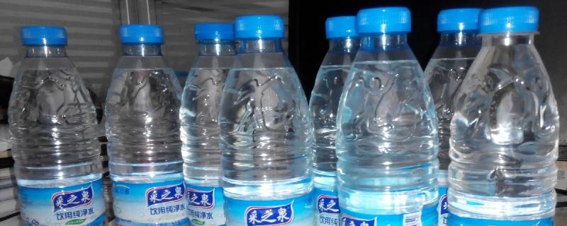 开封的矿泉水能放多久（开封的矿泉水能放多久没有接触嘴巴）