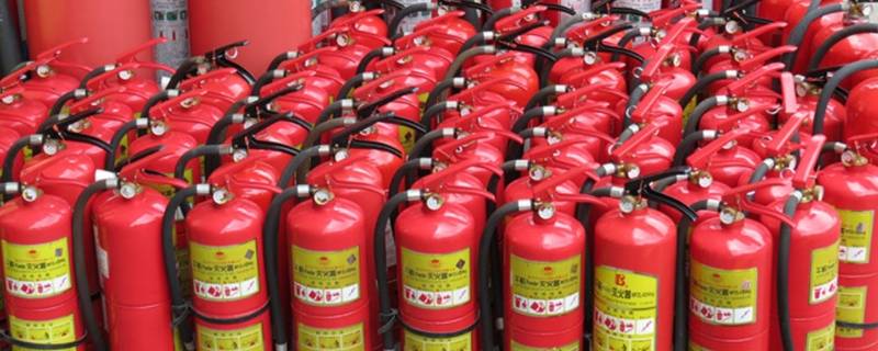 干粉灭火器几年充装一次（干粉灭火器充装年限）