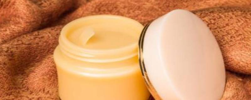 凡士林的用途 脚上涂凡士林的用途
