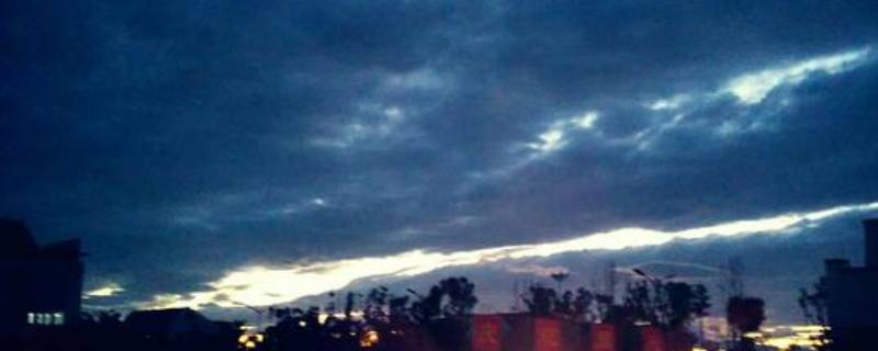 夏天一般几点天黑（湖北夏天一般几点天黑）