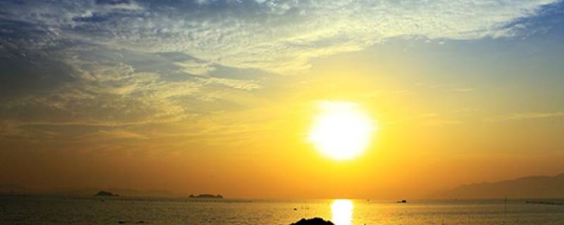 日照时间长短是由什么决定的（日照时长与什么有关）