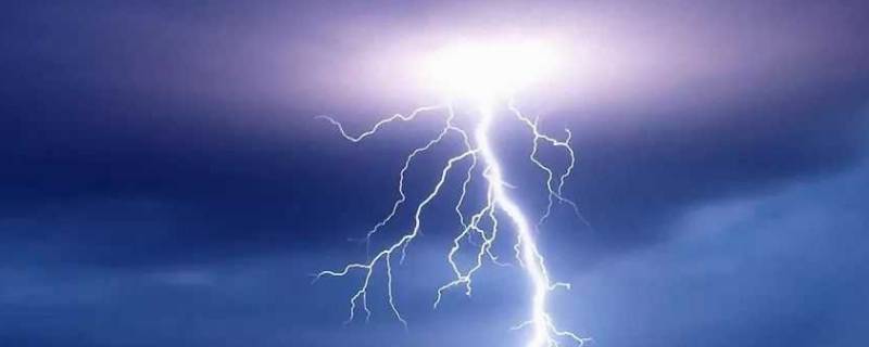 打雷可以开灯吗（农村打雷可以开灯吗）