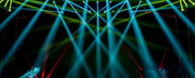 舞台上的灯光叫什么灯（舞台上的灯有哪些）