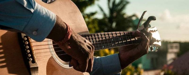 苦也哼着歌谣是什么歌（哼着歌谣什么歌曲）