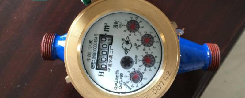全黑字水表怎么看吨数（5个黑数自来水表怎么看吨数）