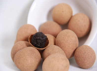 桂圆肉泡酒的功效与作用是什么呢 桂圆肉泡酒的功效与作用是什么呢图片