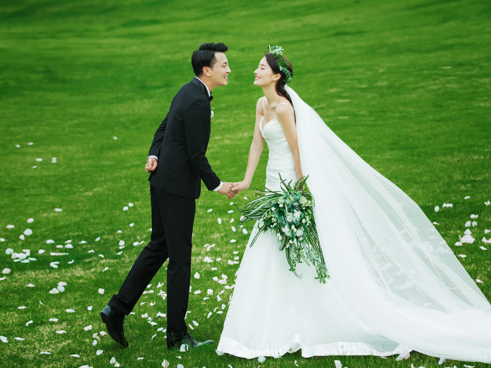 朋友圈统一答谢点赞与祝福（朋友圈统一答谢点赞与祝福点哪个）