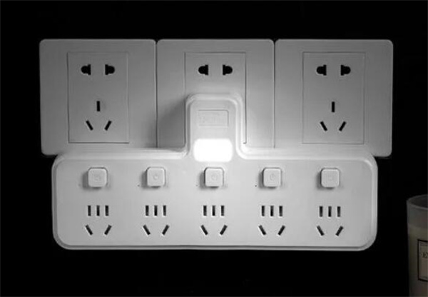 插头插不进插座怎么回事 插头插不进插座怎么回事视频