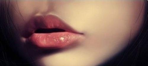 嘴唇干裂是什么原因 嘴唇干裂是什么原因