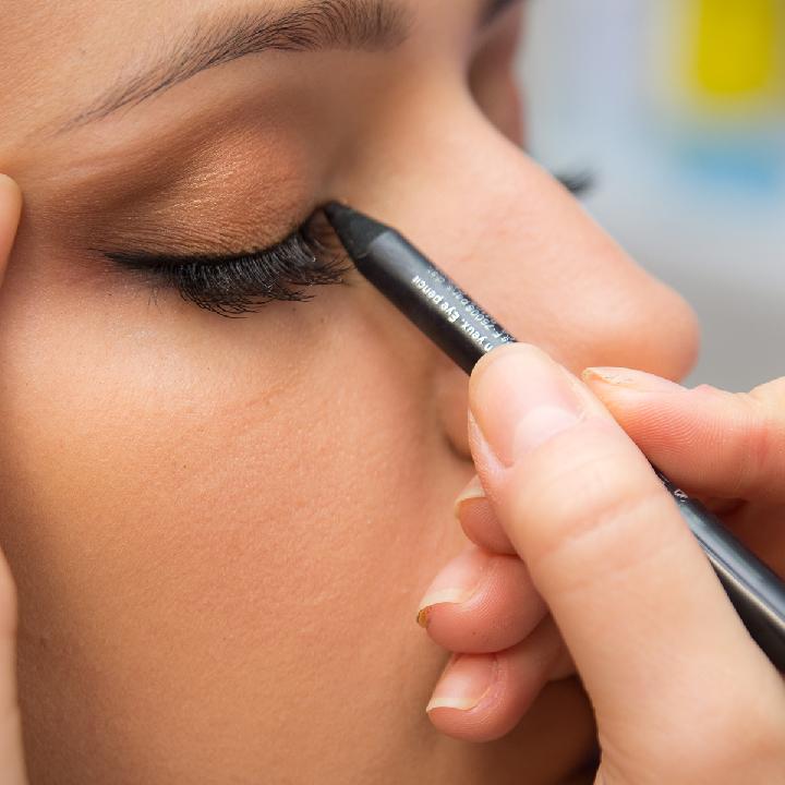 女性子宫肌瘤有什么症状表现（女性子宫肌瘤有什么症状表现吗）