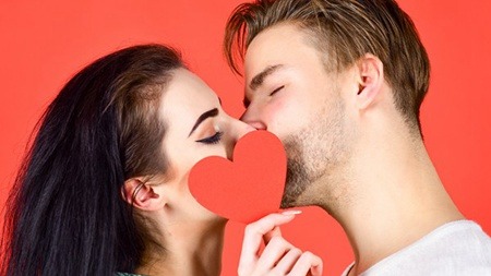 接吻不当竟有危害（接吻时危害）