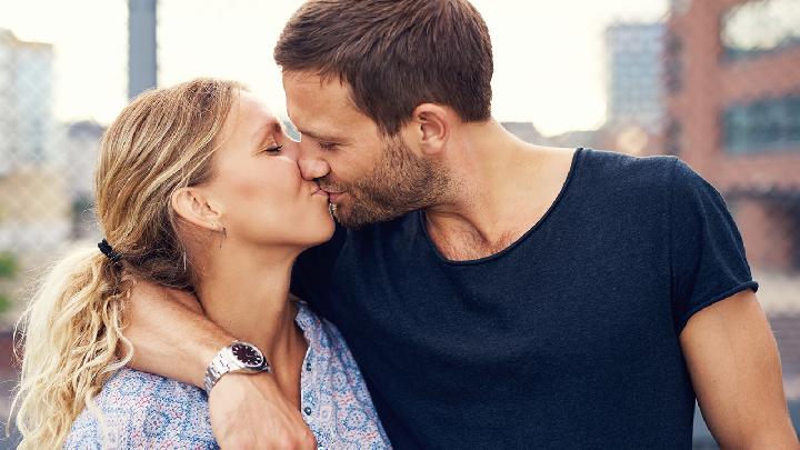 夫妻接吻有哪些好处（夫妻接吻有哪些好处）