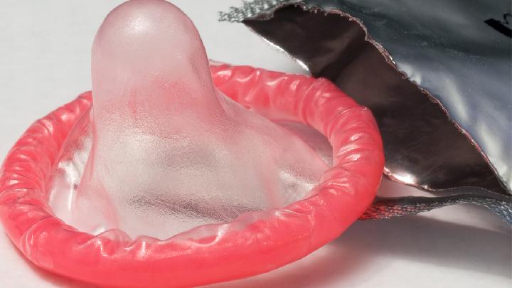 夫妻过性生活必须戴避孕套吗 夫妻过性生活必须戴避孕套吗