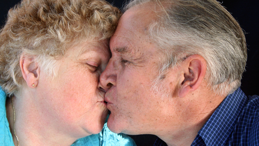 老年人过性生活的频率多久为好 老年性生活要注意什么