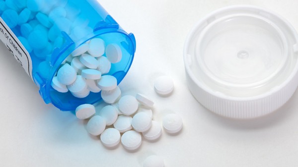 长期吃避孕药会对女性造成哪些伤害（吃长期避孕药对女性的伤害有多大）