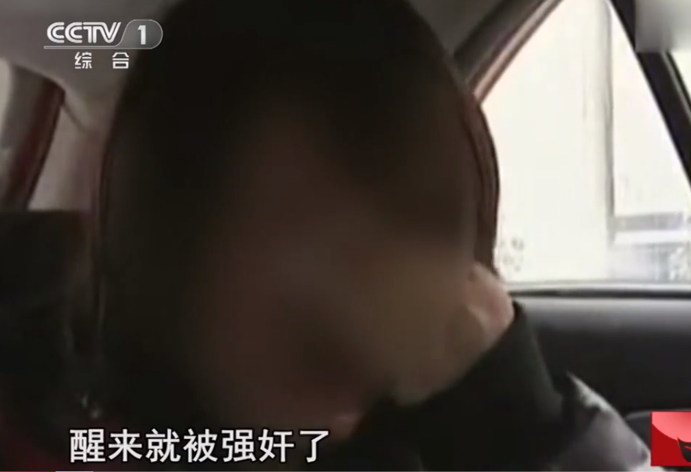 19岁女孩约会网友被强奸，床单有血迹，警方发现男友看着她进酒店