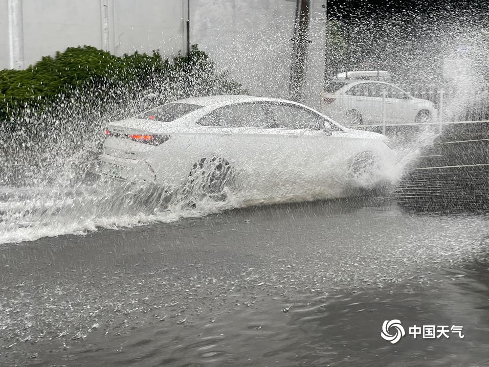 暴雨红色预警继续！北京：今明天处于降水核心时段 非必要不外出