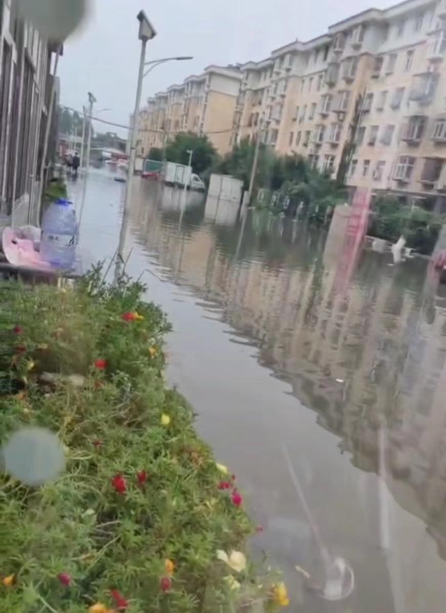 北京城郊，当洪水涌向空巢老人（北京的洪水）