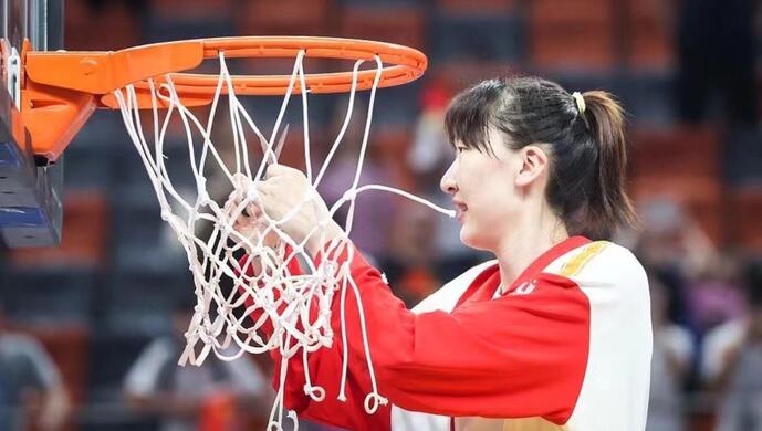 观察：连夺WCBA、亚洲杯和大运会三冠，上海交大学子韩旭该不该这么玩命？