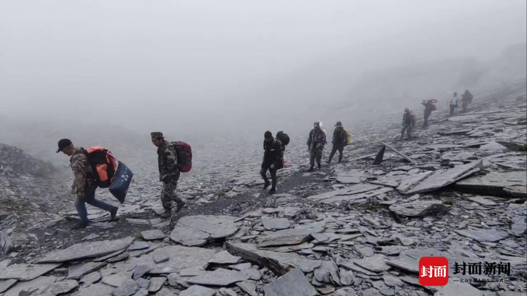 封面独家丨驴友擅闯卧龙保护区险殒命 救援人员历时60余小时搜山救人