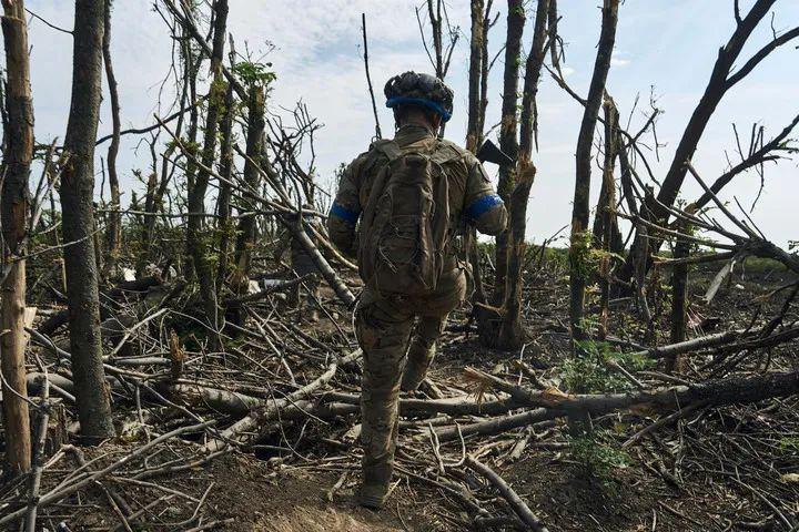 俄媒公开乌军安全投降渠道（俄乌密集调兵乌总统赴前线）